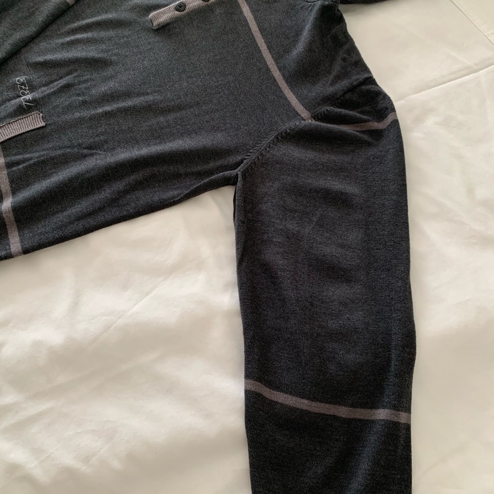 Sweater - Picture 5 of 6